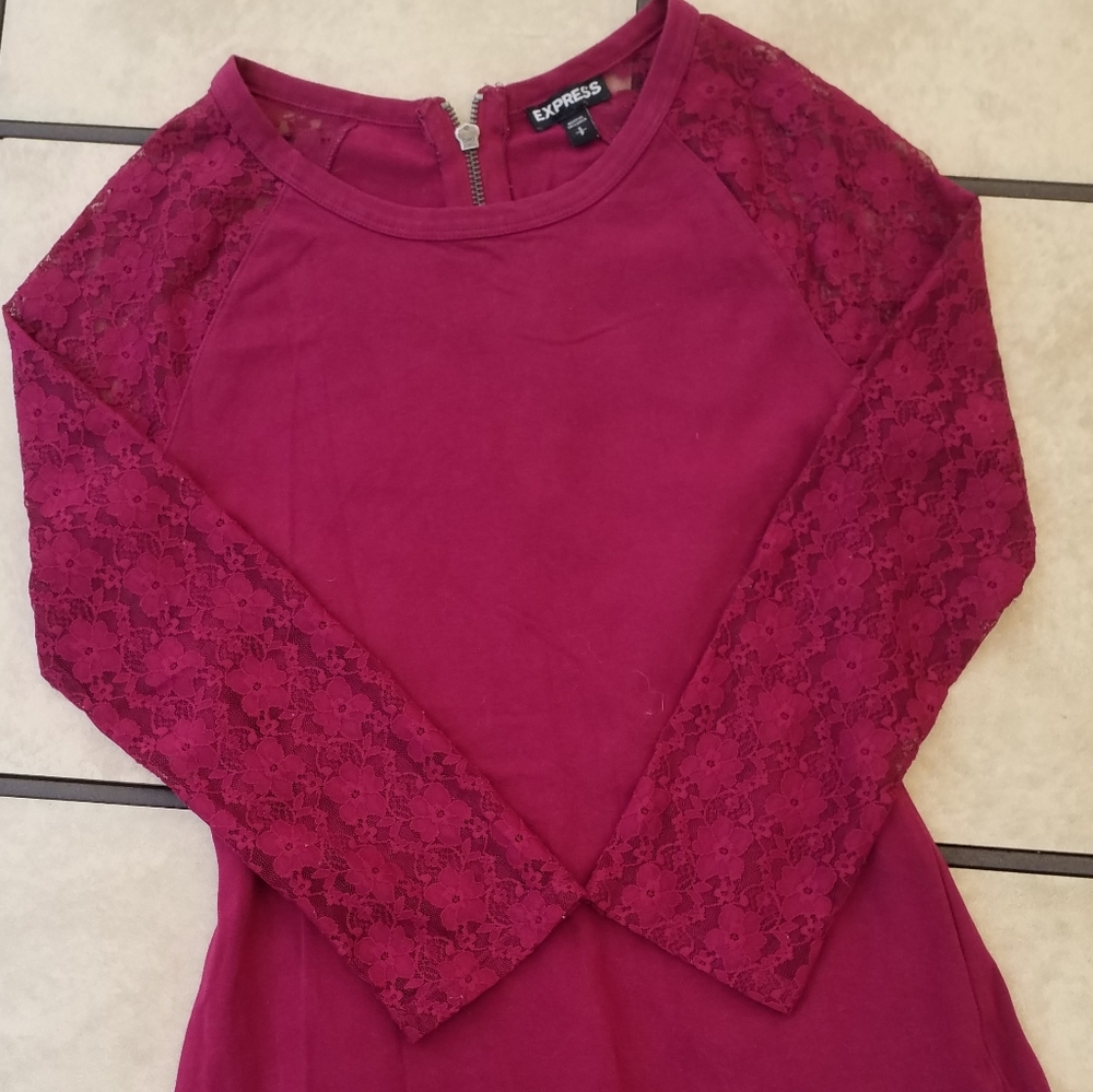 3/$25 EXPRESS BURGANDY TOP  S lace sleeves Zip back Longer Length
